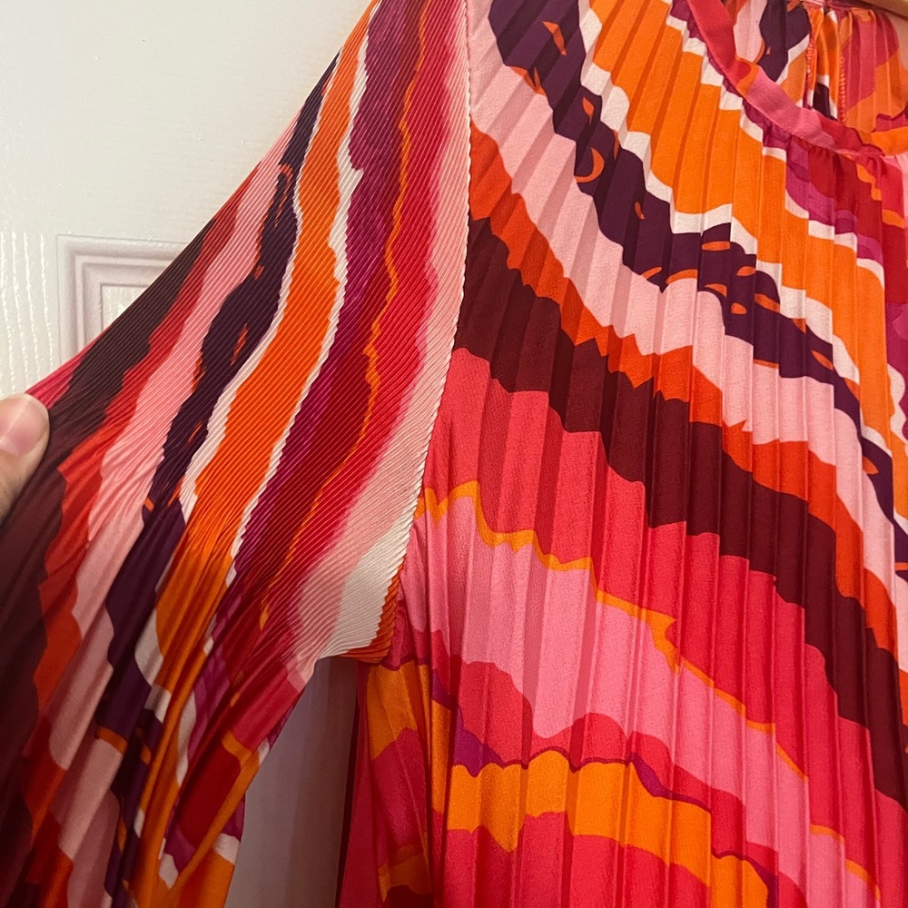 Oh so modest Pleated dress - Picture 8 of 9